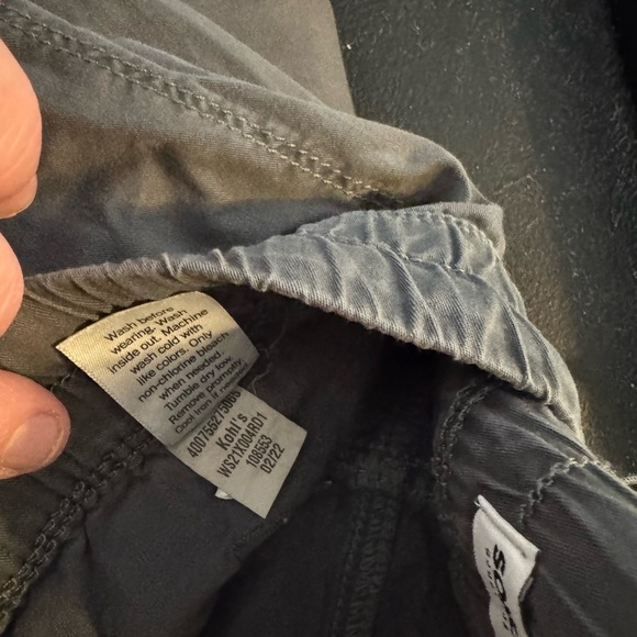 Women’s Must Have Gray Comfy Cargo Capris with pockets. Never Worn. - Picture 4 of 10